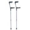 Innitatur cubito fusum fractum crus