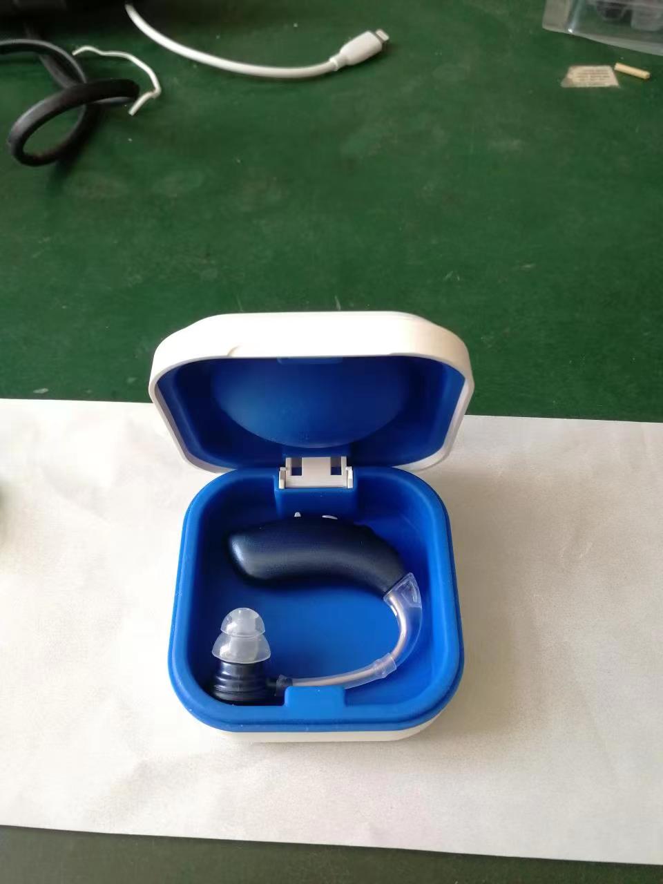 Oem auditus auxilium vocant aurem