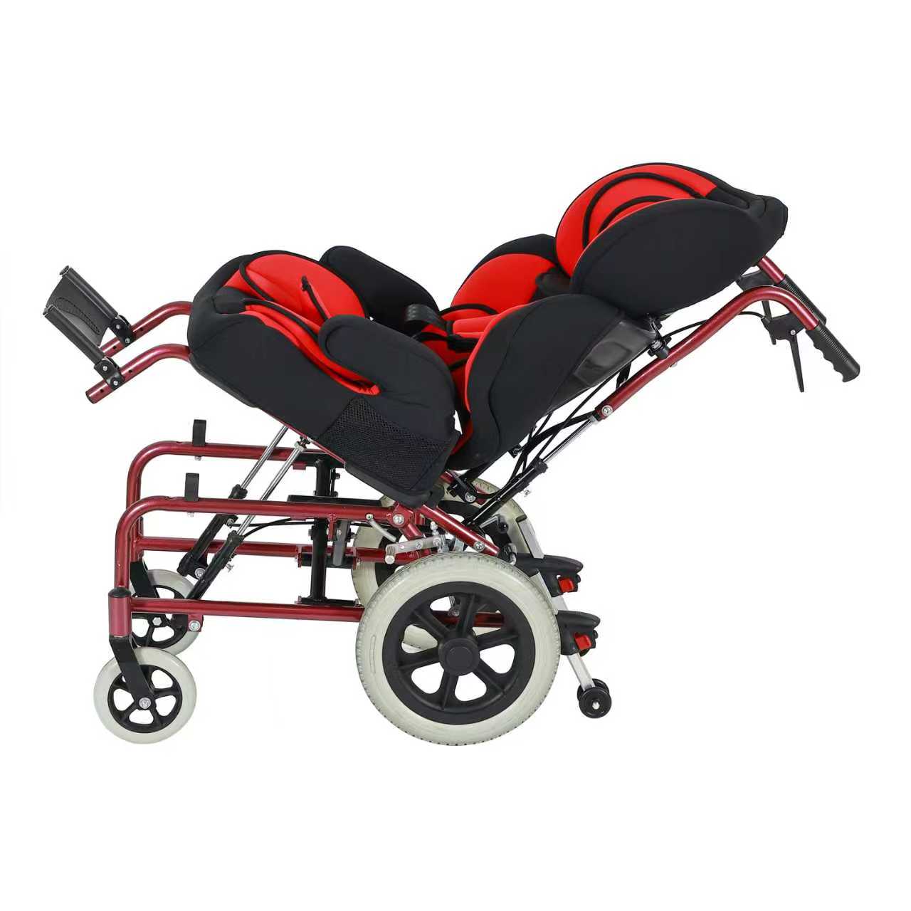 Red Cerebri Paralysi Wheelchair ad Baby